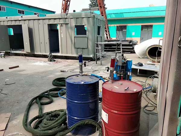 集裝箱保溫澆注聚氨酯噴涂