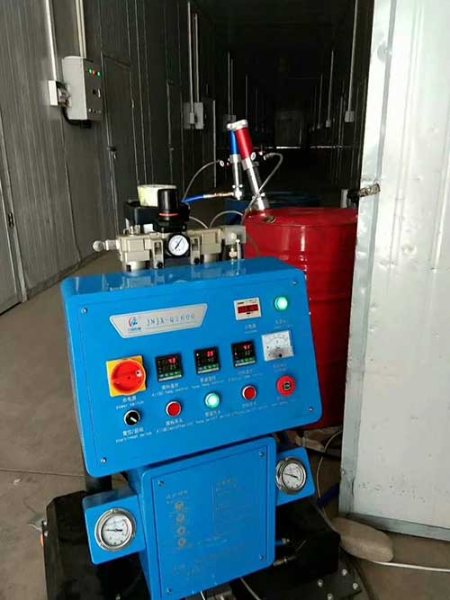 Q2600外墻噴涂聚氨酯保溫發(fā)泡機