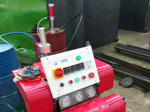 使用聚氨酯高壓噴涂機(jī)需要注意哪些常識(shí)呢